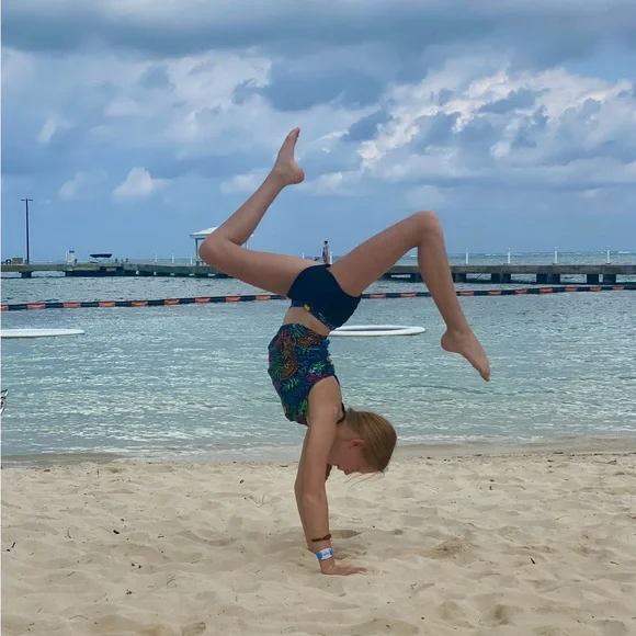 HAYLEY IS LIVE! ๐ Share Show ๐ Live Show ๐ Like to Be Notified - Picture 4 of 11